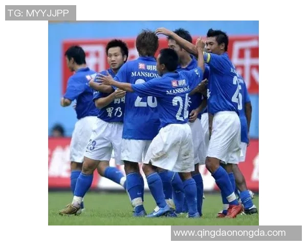 伤感足球球星男头像展现孤独与奋斗的情感交织瞬间